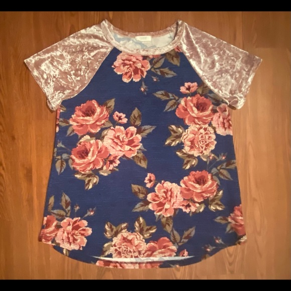 Oddy Floral Top - Picture 2 of 10